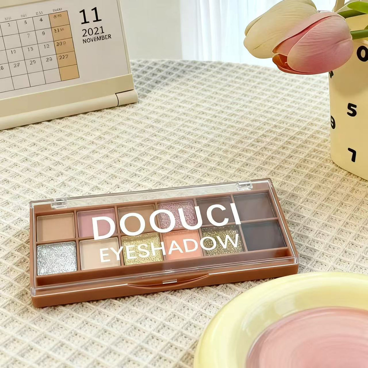 [Minimum order: 8,000 pcs]DOOUCI Multi-Texture 12-Color Eye shadow Palette