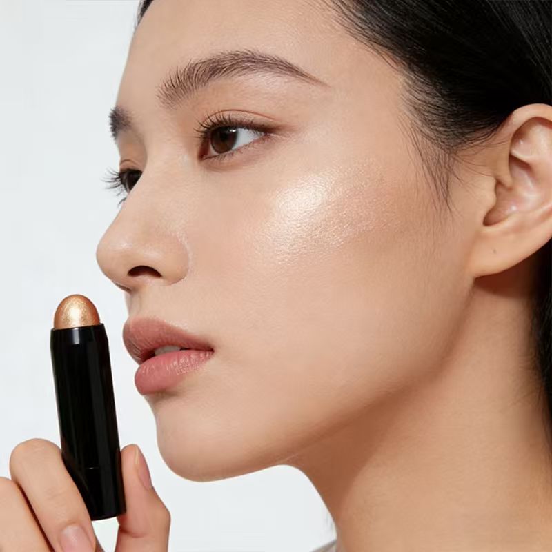 [Minimum order: 8,000 pcs]DOOUCI Twist-Glow Smooth Highlight Stick